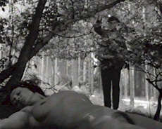 Paul entdeckt eine nackte Frauenleiche im Wald.
